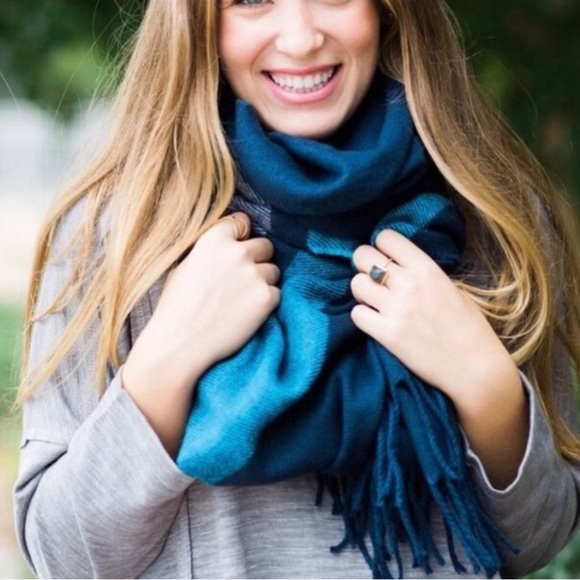 NAVY PRINT SCARF WITH FRINGE BOTTOMS - Picture 3 of 3